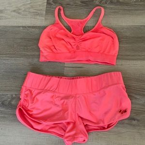 Rare scrunch bottom fox short and bra set